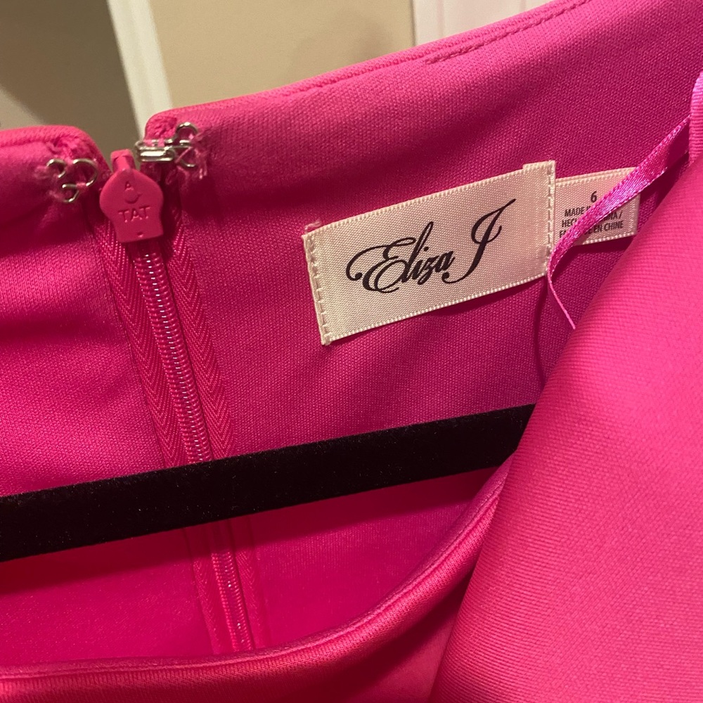 Eliza J pink sleeveless never been worn dress. Fun dress for any occasion